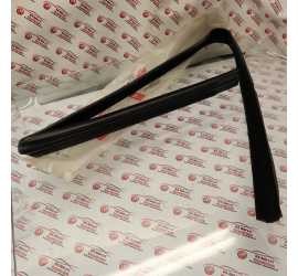 GUARNIZIONE VETRO ANTERIORE...