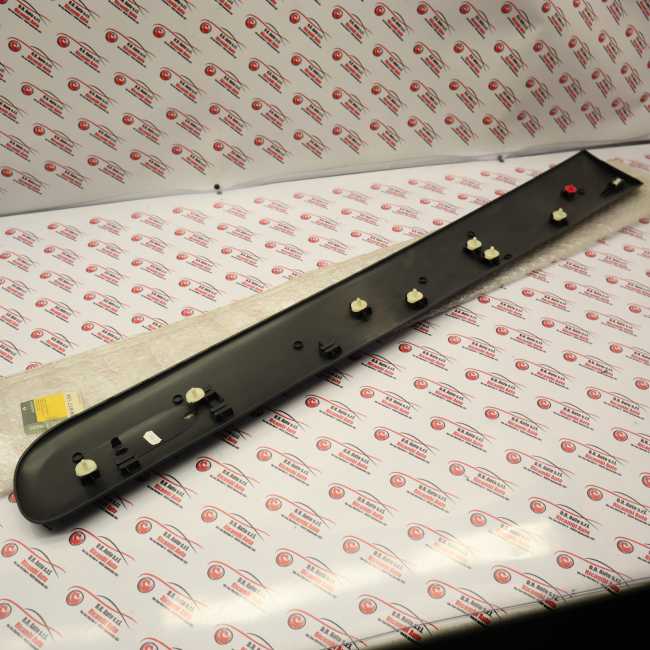 Modanatura Pilastro C Sinistra Per Kia Sportage 2011-2015 - Striscia Rivestimento Portiera Posteriore, Codice OEM 832703W010